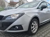 Używany Seat Ibiza 82 KM (60 kW) 2012 Srebrny Sedan/Limuzyna