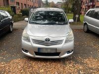 Gebraucht Toyota Verso 150 PS (110 kW) 2009 Silber Van / Kleinbus