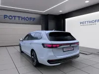 Gebraucht VW Passat Elegance 193 PS (141 kW) 2024 Pure white Kombi