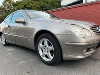 Gebraucht Mercedes 180 143 PS (105 kW) 2004 Gold Limousine