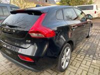 gebraucht Volvo V40 D2 Kinetic Black Sapphire