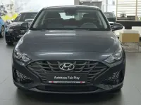 Gebraucht Hyundai i30 Select 120 PS (88 kW) 2020 Dark knight / mic Limousine