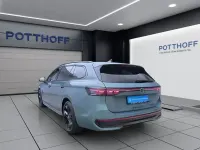 Gebraucht VW Passat R-line 272 PS (200 kW) 2025 Maripositgrün metallic Kombi
