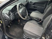 Gebraucht Ford Fiesta Ambiente 68 PS (50 kW) 2004 Schwarz Kleinwagen