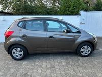 Gebraucht Kia Venga Attract 90 PS (66 kW) 2012 Braun Kleinwagen