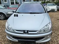 Gebraucht Peugeot 206 Tendance 88 PS (64 kW) 2004 Silber Limousine
