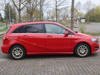 Gebraucht Mercedes B180 109 PS (80 kW) 2017 Rot Van / Kleinbus