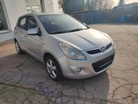 Gebraucht Hyundai i20 Comfort 77 PS (56 kW) 2009 Silber Kleinwagen