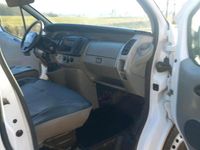 Second-hand Renault Trafic 90 CP (66 kW) 2006 Alb Monovolum