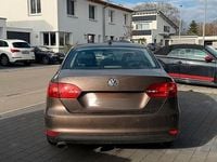 Gebraucht VW Jetta 104 PS (76 kW) 2011 Braun Limousine