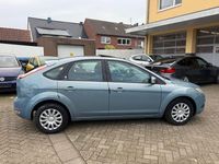 Gebraucht Ford Focus Ghia 101 PS (74 kW) 2008 Grau Limousine