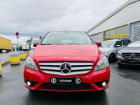 Gebraucht Mercedes B180 109 PS (80 kW) 2012 Rot Van / Kleinbus