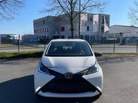Gebraucht Toyota Aygo 69 PS (50 kW) 2017 Weiß Kleinwagen