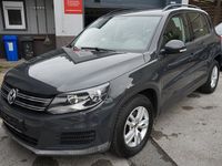 Gebraucht VW Tiguan Trendline 122 PS (89 kW) 2015 Grau SUV
