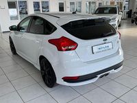 Gebraucht Ford Focus ST 250 PS (183 kW) 2017 Weiß Limousine