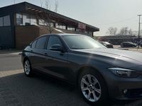 Gebraucht BMW 318 143 PS (105 kW) 2015 Blau Limousine