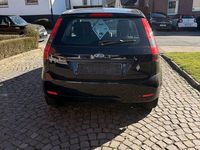 Gebraucht Ford Fiesta Ambiente 60 PS (44 kW) 2005 Blau Kleinwagen