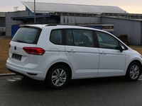 Gebraucht VW Touran Comfortline 122 PS (89 kW) 2022 Weiß Van / Kleinbus