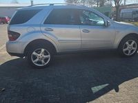 Gebraucht Mercedes ML500 387 PS (284 kW) 2008 Silber SUV