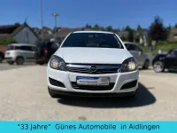 Używany Opel Astra Selection 116 KM (85 kW) 2010 Biały Sedan/Limuzyna