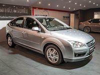 Gebraucht Ford Focus Ghia 101 PS (74 kW) 2005 Silber Limousine