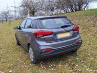 Gebraucht Hyundai i20 Active 84 PS (61 kW) 2019 Grau Kleinwagen