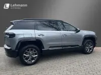 Neu Jeep Compass 145 PS (106 kW) 2026 Yoesemite grey  dach schwarz SUV