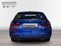 Gebraucht BMW 330e M Sport 292 PS (214 kW) 2022 M portimao blau Kombi