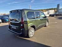 Neu Peugeot Rifter Allure 131 PS (96 kW) 2025 Grün Van / Kleinbus