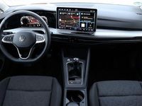 Gebraucht VW Golf VIII Life 116 PS (85 kW) 2025 Crystal ice blue (blau) Limousine