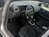 Gebraucht Ford Focus Ghia 116 PS (85 kW) 2007 Silber Limousine