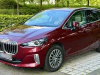 Gebraucht BMW 220 Active Tourer Luxury Line 156 PS (114 kW) 2023 Rot Van / Kleinbus