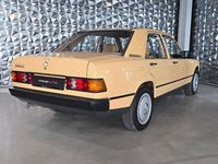 Gebraucht Mercedes 190 72 PS (52 kW) 1986 Gelb Limousine