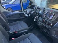 Second-hand Iveco Daily 155 CP (114 kW) 2021 Alb Monovolum