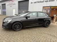 Gebraucht Renault Mégane IV Play 101 PS (74 kW) 2018 Schwarz Limousine