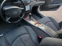 Gebraucht Mercedes E220 150 PS (110 kW) 2002 Silber Limousine