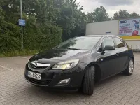 Usata Opel Astra Edition 179 CV (131 kW) 2012 Nero Berlina