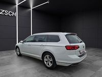 Gebraucht VW Passat Elegance 150 PS (110 kW) 2023 Gletscherweiß metallic Kombi