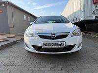 Gebraucht Opel Astra Design Edition 140 PS (102 kW) 2011 Weiß Kombi
