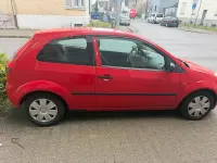 Gebraucht Ford Fiesta 63 PS (46 kW) 2005 Rot Kleinwagen