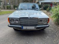 Brugt Mercedes E230 136 HK (100 kW) 1982 Hvid Sedan