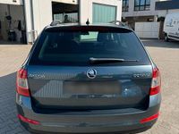 Gebraucht Skoda Octavia Elegance 150 PS (110 kW) 2015 Grau Kleinwagen
