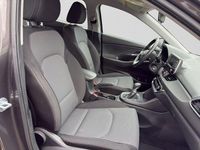 Gebraucht Hyundai i30 Select 101 PS (74 kW) 2017 Grau Limousine