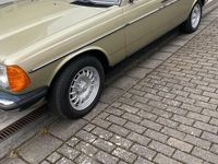 Gebraucht Mercedes 230 100 PS (73 kW) 1982 Grün Limousine