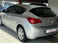 Gebraucht Opel Astra Edition 101 PS (74 kW) 2010 Silber Limousine