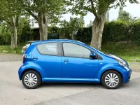 Gebraucht Toyota Aygo 68 PS (50 kW) 2010 Blau Kleinwagen