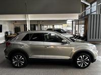 Gebraucht VW T-Roc United 150 PS (110 kW) 2020 Gelb metallic SUV