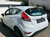 Gebraucht Ford Fiesta 59 PS (43 kW) 2012 Weiß Kleinwagen