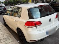Gebraucht VW Golf VI 122 PS (89 kW) 2012 Weiß Kleinwagen