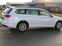 Gebraucht VW Passat Business 150 PS (110 kW) 2022 Weiß Kombi